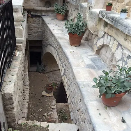 Alojamento de Acomodação e Pequeno-almoço Centro Storico Trani